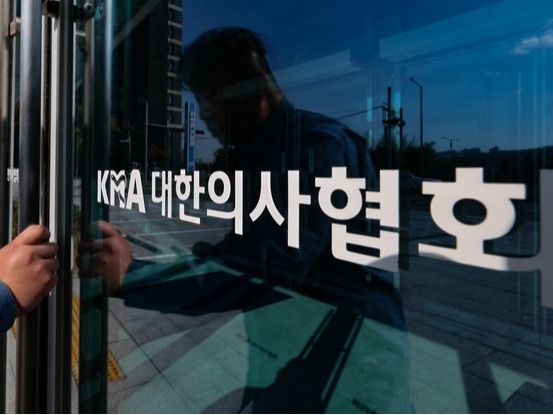 ▲ 13일 서울 용산구 대한의사협회의 모습. 임현택 대한의사협회 회장의 탄핵안 가결로 비상대책위원회 체제로 전환하는 대한의사협회는 이날 투표를 통해 비대위원장을 선출한다. 사진=뉴시스