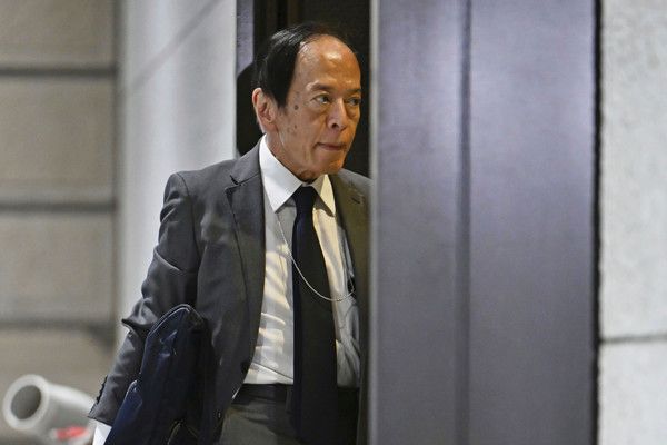 ▲ 우에다 가즈오 일본은행 총재가 지난 7월 31일 일본은행 도쿄 본사에 도착하고 있다. 사진=뉴시스