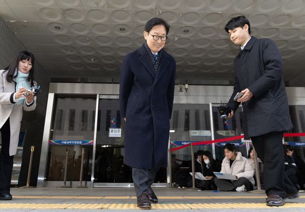 ▲ 19일 박범계 더불어민주당 의원이 서울 양천구 서울남부지방법원에서 열린 선고 기일을 마친 뒤 법원을 나서고 있다. 사진=뉴시스