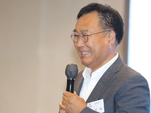 ▲ 24일 오후 김진하 강원 양양군수 당선인이 춘천시 스카이컨벤션웨딩 2층 연회장에서 열린 국민의힘 제8회 지방선거 당선자 대회 및 워크숍에서 인사말을 하고 있다. 사진=뉴시스