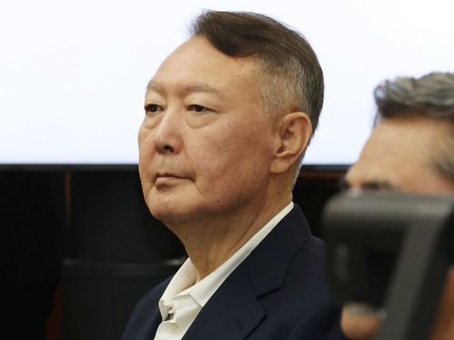 ▲ 윤석열 전 대통령이 26일 서울 서초구 서울중앙지법에서 열린 특수공무집행방해, 직권남용 권리행사방해 등 혐의 사건 첫 공판에 출석해 있다. 2025.09.26. 사진=뉴시스