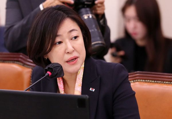 ▲ 황보승희 무소속 의원이 10일 오전 서울 여의도 국회에서 열린 문화체육관광부 국정감사에서 유인촌 장관에게 질의를 하고 있다. 2023.10.10. 사진=뉴시스