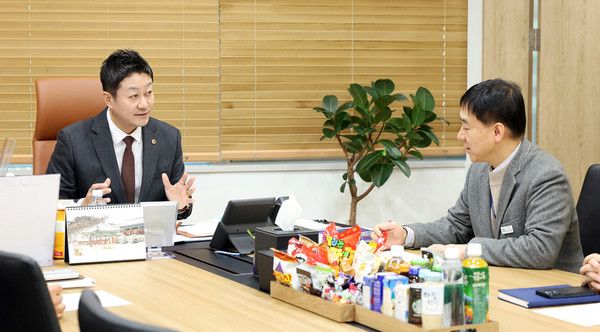 ▲ 김진경 경기도의회 의장이 시흥시 정왕동에서 진행 중인 ‘경기 AI 혁신클러스터’ 조성 현장을 점검했다. 사진=경기도의회