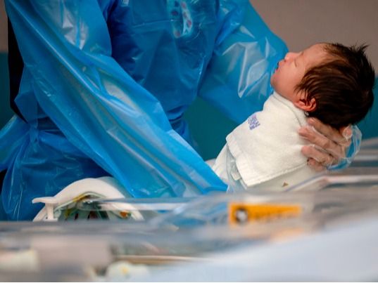 ▲ 25일 경기 고양시 CHA의과학대학교 일산차병원 신생아실에서 간호사가 신생아들을 돌보고 있다. 통계청이 발표한 '2025년 7월 인구동향'에 따르면 지난 7월 출생아 수는 2만1803명으로, 1년 전보다 1223명(5.9%) 증가했다. 출생아 수는 같은 달 기준 2021년 2만2364명 이후 4년 만에 가장 규모다. 출생아 수는 13개월째 증가세를 기록하고 있다. 혼인 건수는 2만394건으로 전년보다 1583건(8.4%) 늘며 16개월째 증가세를 보였다. 사진=뉴시스