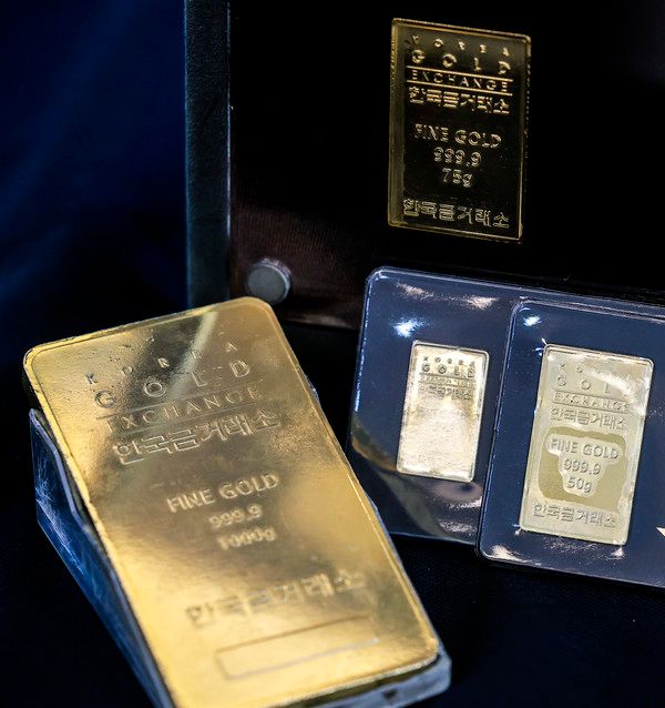 ▲ 서울 종로구 한국금거래소 종로본점에 전시용 골드바가 전시되어 있다. 사진=뉴시스