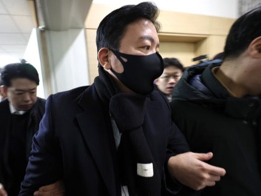 ▲ 김성훈 대통령경호처 차장이 18일 오전 서울 서대문구 경찰청에서 비상계엄 특별수사단 체포 조사에 출석하고 있다. 사진=뉴시스