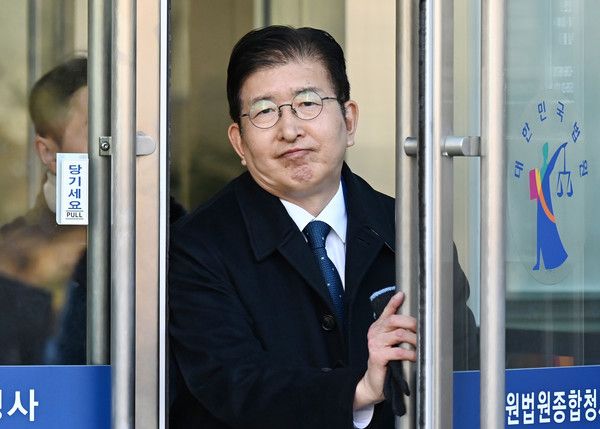 ▲ 이상식 더불어민주당 의원(용인갑)이 19일 경기도 수원시 영통구 수원지방법원에서 열린 ‘공직선거법위반 혐의’ 1심 선고 공판을 마친 뒤 법원을 나서고 있다. 사진=뉴시스