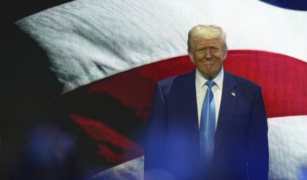 ▲ 도널드 트럼프 미국 대통령이 19일(현지시간) 사우디아라비아 국부펀드 주최로 플로리다주 마이애미에서 열린 ‘미래투자이니셔티브(FII·Future Investment Initiative) 프라이오리티 서밋’에 도착하고 있다. 사진=뉴시스