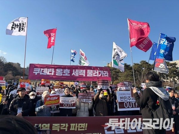 ▲ 21일 서울 성북구 고려대학교에서 ‘윤석열 퇴진 긴급 고려대 행동을 준비하는 학생들’ 등이 윤석열 퇴진, 쿠테타 옹호세력 규탄 집회를 진행하고 있다. 사진=투데이코리아