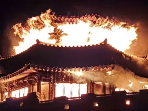 ▲ 2일 0시23분께 전북 무주군 덕유산 설천봉에 위치한 상제루에서 화재가 발생했다. 사진=전북자치도소방본부