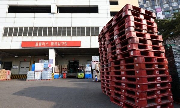 ▲ 한 홈플러스 매장의 물류입고장이 한산한 모습을 보이고 있다. 사진=뉴시스