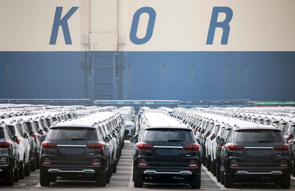 ▲ 지난 12일 경기 평택시 평택항에 수출용 자동차가 세워져 있다. 사진=뉴시스