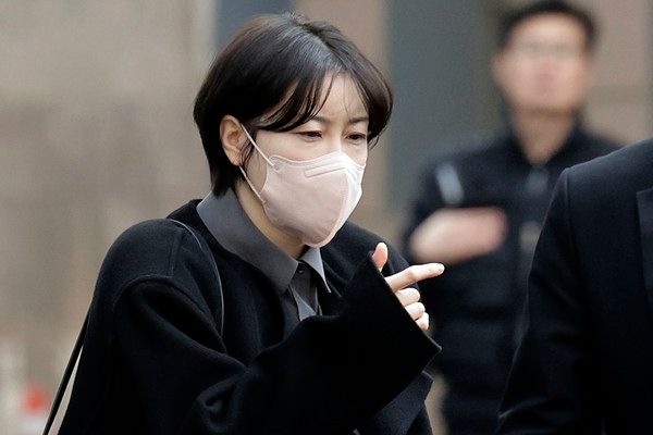 ▲ 문재인 전 대통령의 딸 문다혜 씨가 20일 서울 마포구 서울서부지방법원에서 열린 음주 운전·불법 숙박업 혐의 공판을 마친 뒤 법원을 나서고 있다. 사진=뉴시스