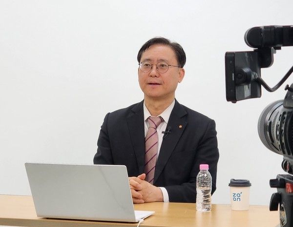 ▲ 김대종 세종대학교 교수가 지난 19일 대전평생교육진흥원에서 ‘청년들이 알아야 할 2025년 경제전망’을 주제로 특강을 진행했다. 사진=세종대학교