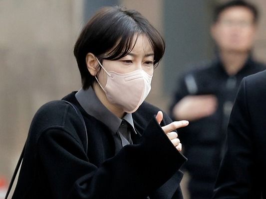 ▲ 문재인 전 대통령의 딸 문다혜 씨가 20일 서울 마포구 서울서부지방법원에서 열린 음주 운전·불법 숙박업 혐의 공판을 마친 뒤 법원을 나서고 있다. 사진=뉴시스