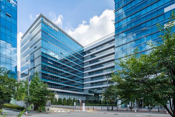 ▲ 스마일게이트 본사 전경. 사진=스마일게이트