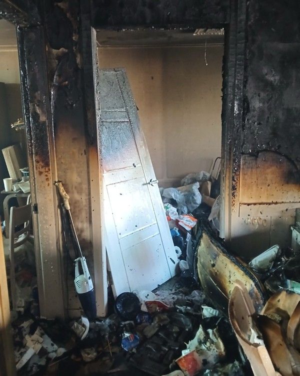 ▲ 지난 26일 오전 인천 서구 심곡동 한 빌라 4층 세대에서 불이 나 51분 만에 꺼졌다. 사진=인천소방본부