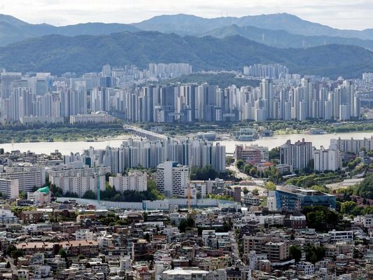 ▲ 서울 남산공원에서 바라본 서울 시내 아파트 단지 모습. 사진=뉴시스
