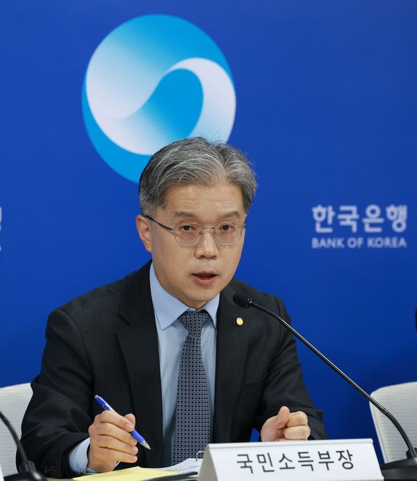 ▲ 강창구 한국은행 경제통계국 국민소득부장이 5일 서울 중구 한국은행에서 열린 2024년 4/4분기 및 연간 국민소득(잠정) 설명회에서 발표하고 있다. 사진=한국은행