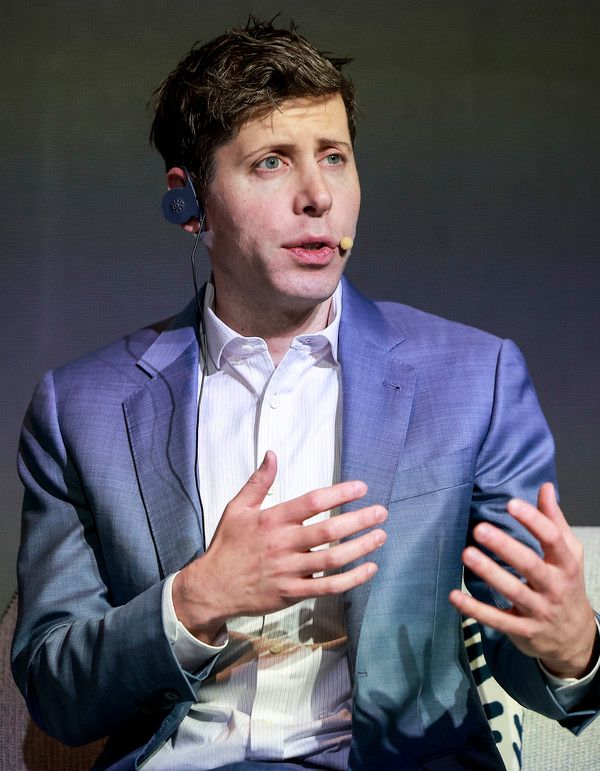 ▲ 샘 올트먼 오픈AI 최고경영자가 지난 2월 4일 서울 중구 플라자호텔에서 열린 카카오 기자간담회에서 정신아 카카오 대표와 대담을 하고 있다. 사진=뉴시스