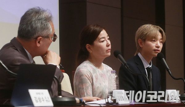 ▲ 세계복음화전도협회(이하 다락방) 피해자와 탈퇴자로 구성된 단체 ‘코람데오연대’가 10일 서울 한국프레스센터에서 ‘류광수 총재 성폭력 피해자 기자회견’을 진행하고 있다. 사진=투데이코리아