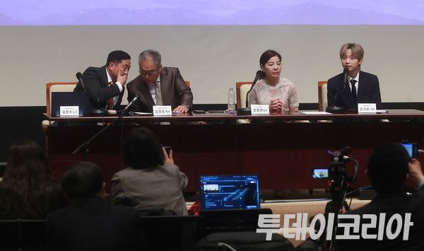 ▲ 세계복음화전도협회(이하 다락방) 피해자와 탈퇴자로 구성된 단체 ‘코람데오연대’가 10일 서울 한국프레스센터에서 ‘류광수 총재 성폭력 피해자 기자회견’을 진행하고 있다. 사진=투데이코리아