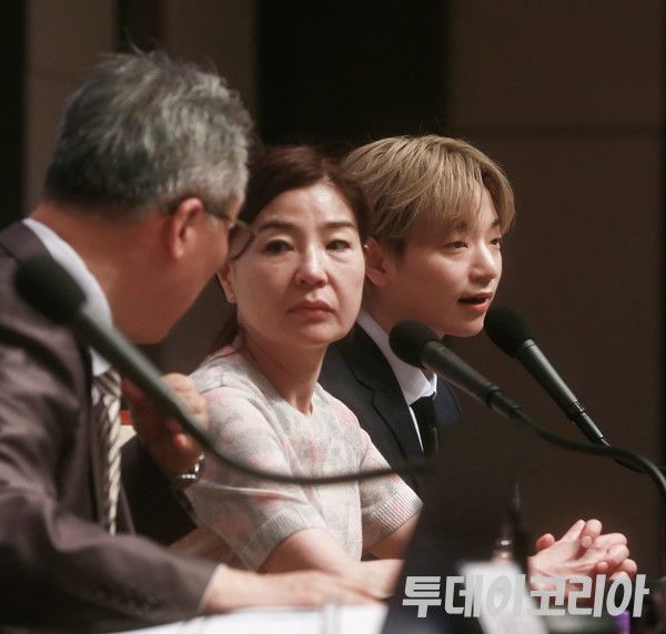 ▲ 10일 ‘코람데오연대’ 주최로 열린 ‘류광수 총재 성폭력 피해자 기자회견’에서 김시온 투데이코리아 기자가 관련 증거 영상을 제시하며 설명하고 있다. 사진=투데이코리아