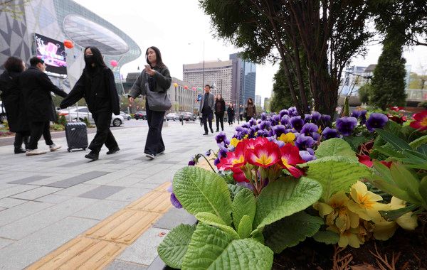 ▲ 서울 종로구 세종대로 일대에서 시민들이 출근길에 나서고 있다. 사진=뉴시스