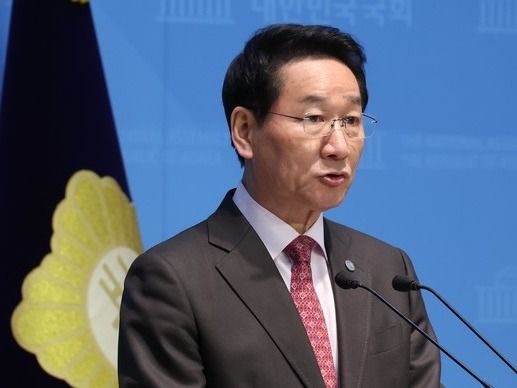 ▲ 대선출마를 선언한 유정복 인천시장이 14일 오후 서울 여의도 국회 소통관에서 열린 저출생 종합대책 대선 공약발표 기자회견에서 발언을 하고 있다. 사진=뉴시스