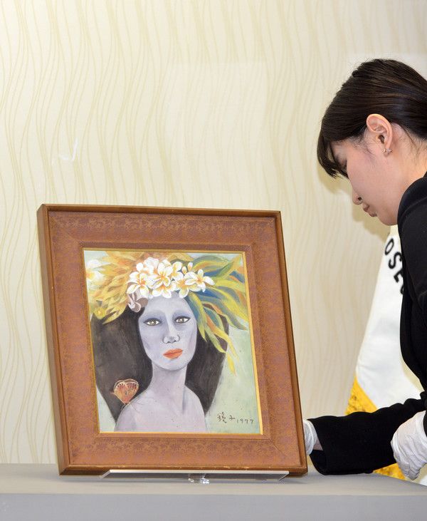 ▲ 19일 오후 서울 서초구 서울중앙지방검찰청 소회의실에서 열린 고 천경자 화백 '미인도' 위작 논란 사건 수사결과 브리핑에서 미인도 원본이 공개되고 있다. 검찰은 25년간 위작 논란이 일었던 천 화백의 미인도가 진품이라는 결론을 내렸다. 2016.12.19. 사진=뉴시스