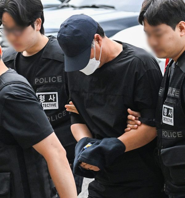 ▲ ‘시흥 슈퍼마켓 살인사건’ 유력 용의자인 A씨가 17일 경기도 안산시 수원지방법원 안산지원에서 열린 구속 전 피의자 심문(영장실질심사)에 출석하고 있다. 2024.07.17. 사진=뉴시스