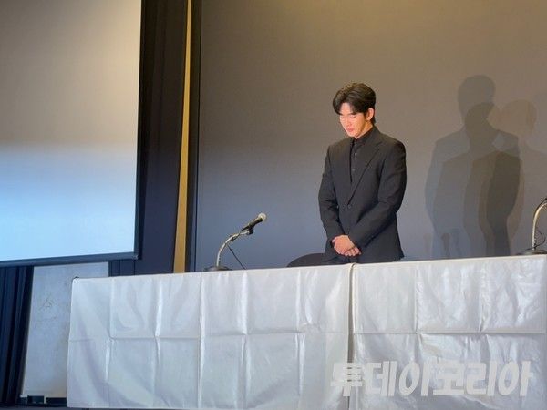 ▲ 배우 김수현이 지난달 31일 서울 마포구 상암동 스탠포드호텔에서 긴급 기자회견을 진행하고 있다. 사진=투데이코리아