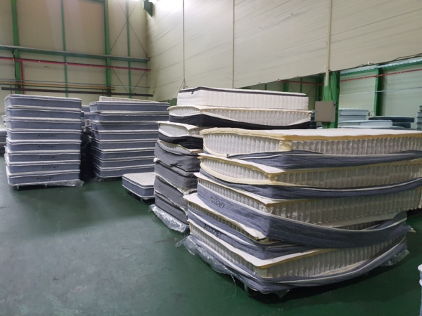 ▲ 우회 수출이 적발된 중국산 매트리스. 사진=관세청