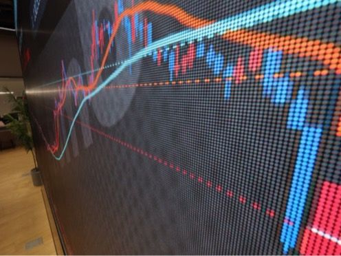 ▲ 서울 서초구 빗썸 투자자보호센터에 비트코인 시황이 표시되고 있다. 사진=뉴시스