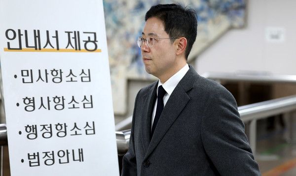 ▲ 손준성 대구고등검찰청 차장검사가 지난해 12월 서울 서초구 서울중앙지방법원에서 ‘고발사주 공직선거법 위반’ 혐의 등 항소심 선고공판에 출석하고 있다. 사진=뉴시스