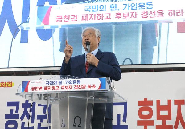 ▲ 전광훈 사랑제일교회 목사가 지난 4월 17일 오전 서울 성북구 사랑제일교회에서 열린 '국민의힘, 공천권 폐지하고 후보자 경선을 하라' 기자회견에서 발언하고 있다. 사진=뉴시스