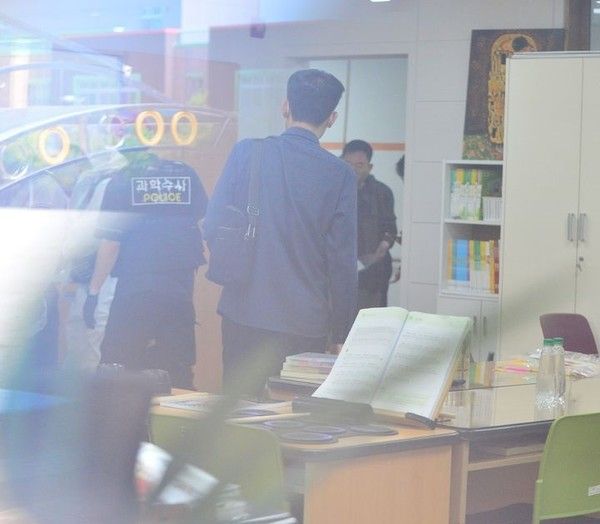 ▲ 28일 흉기 난동 사건이 발생한 충북 청주의 한 고등학교에서 경찰이 현장을 살펴보고 있다. 사진=뉴시스