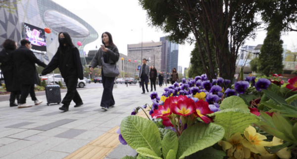 ▲ 서울 종로구 세종대로 일대에서 시민들이 출근길에 나서고 있다. 사진=뉴시스