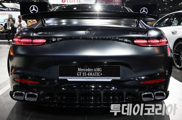 ▲ 3일 경기도 고양 킨텍스에서 열린 서울모빌리티쇼 내 벤츠 전시관에 공개된&nbsp;벤츠&nbsp;AMG GT 55&nbsp;4MATIC+ 차량 모습. 사진=투데이코리아