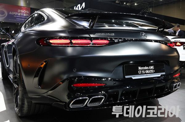 ▲ 3일 경기도 고양 킨텍스에서 열린 서울모빌리티쇼 내 벤츠 전시관에 공개된&nbsp;벤츠&nbsp;AMG GT 55&nbsp;4MATIC+ 차량 모습. 사진=투데이코리아