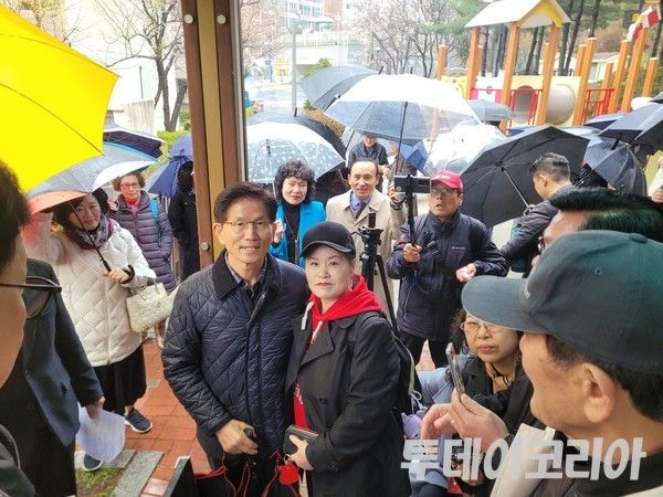 ▲ 시민사회단체들이 김문수 고용노동부 장관에게 차기 대선 출마를 공식적으로 요청했다. 사진=투데이코리아