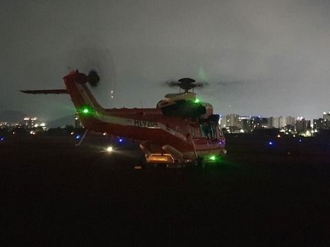 ▲ 28일 대구시 북구 함지산에서 발생한 산불 진화를 위해 야간 진화가 가능한 산림청 수리온 헬기를 투입되고 있다. 사진=산림청