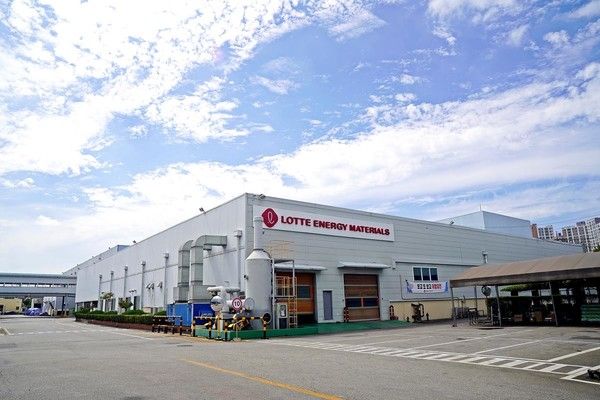 ▲ 롯데에너지머티리얼즈 익산1공장 전경. 사진=롯데에너지머티리얼즈