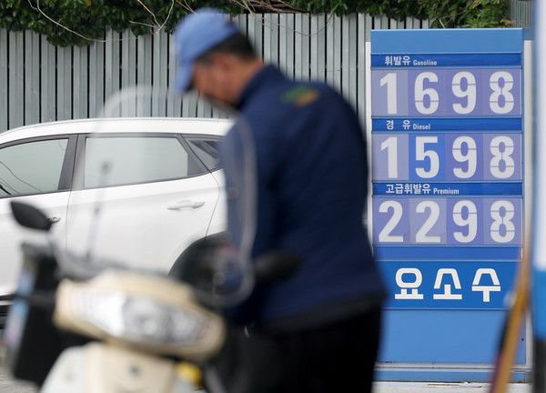 ▲ 지난 11일 서울 시내 주유소. 사진=뉴시스