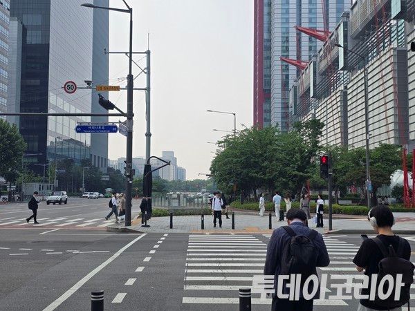 ▲ 오존주의보가 발령된 27일 서울 여의도 내 모습. 사진=투데이코리아