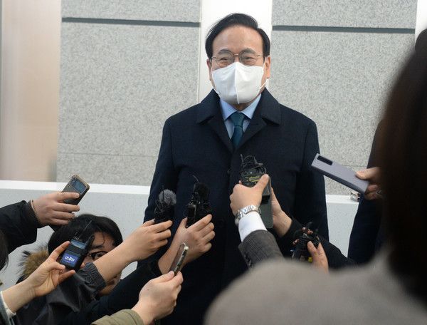 ▲ 서거석 전북특별자치도교육감이 지난 1월 전북 전주시 전주지방법원에서 기자들의 질의에 답변하고 있다. 사진=뉴시스