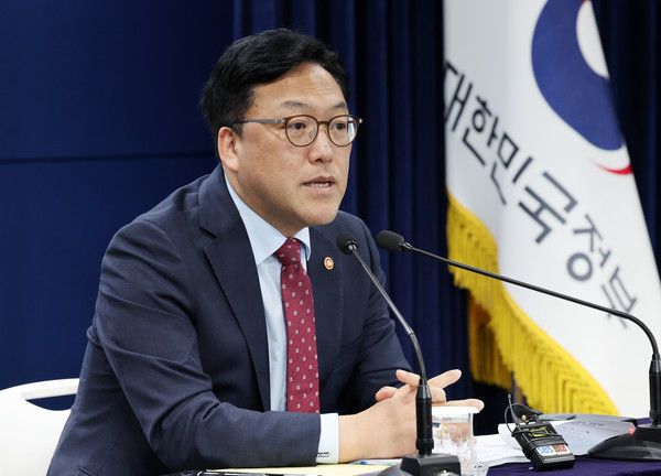 ▲ 김병환 금융위원장이 7일 오전 서울 종로구 정부서울청사에서 정례 기자간담회를 하고 있다. 사진=뉴시스