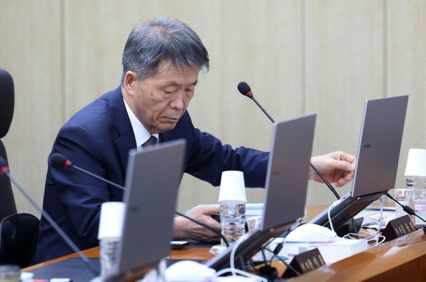 ▲ 김용원 국가인권위원회 상임위원이 지난달 26일 서울 중구 국가인권위원회에서 열린 제11차 전원위원회에 참석하고 있다. 사진=뉴시스