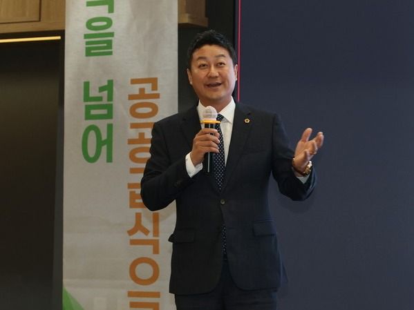 ▲ 시흥시 친환경 학교급식 페스타 참석한 김진경 경기도의회 의장. 사진=경기도의회