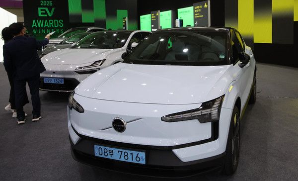 ▲ 'EV트렌드코리아 2025'에 볼보 EX30이 전시돼있다. 사진-뉴시스